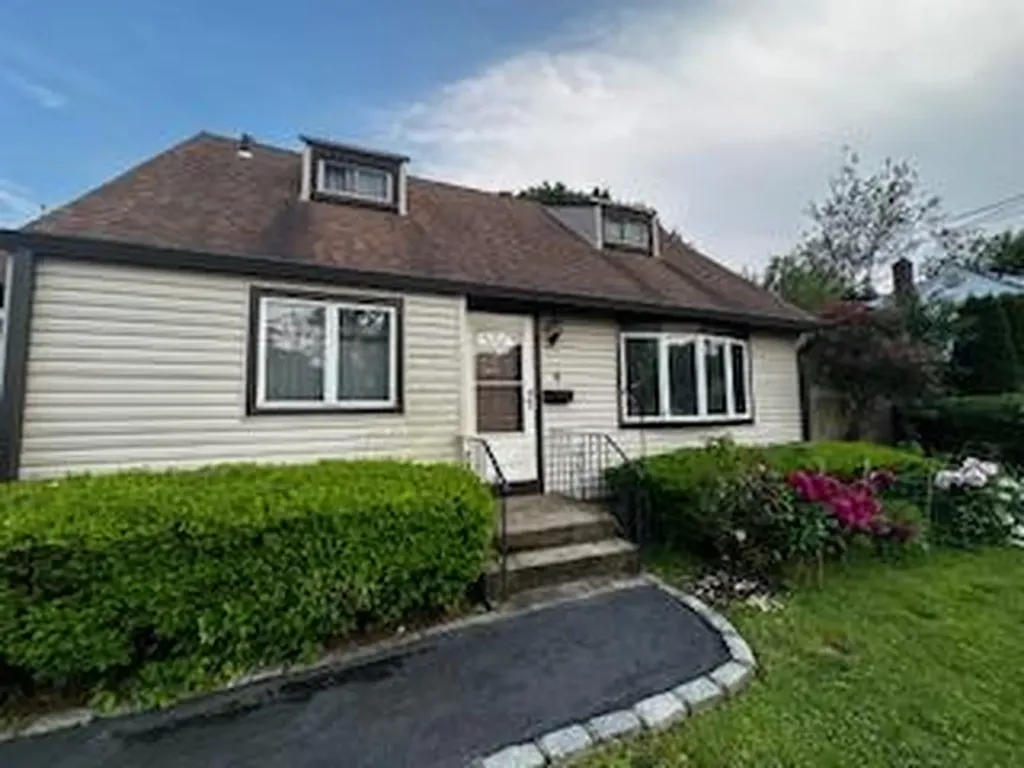 8 Hickory Street Central Islip NY 11722