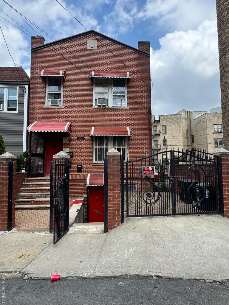 1800 Palisade Place Bronx NY 10453