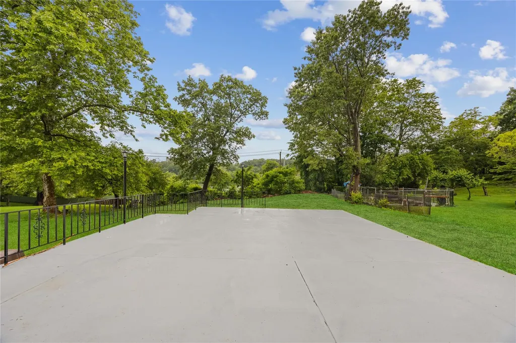 183 Pembrook Drive Yonkers NY 10710
