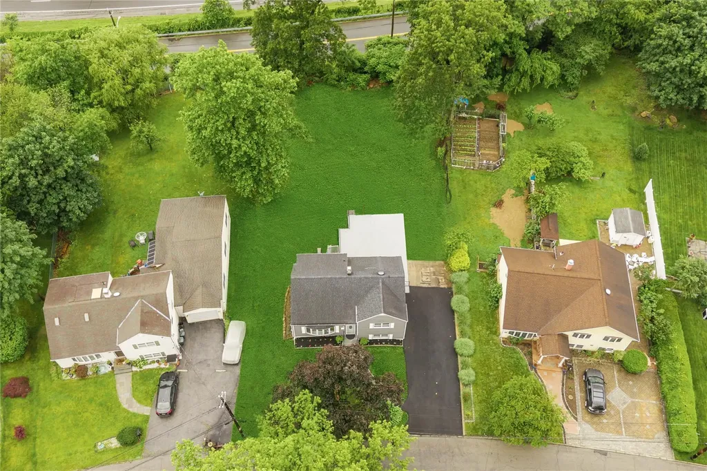 183 Pembrook Drive Yonkers NY 10710