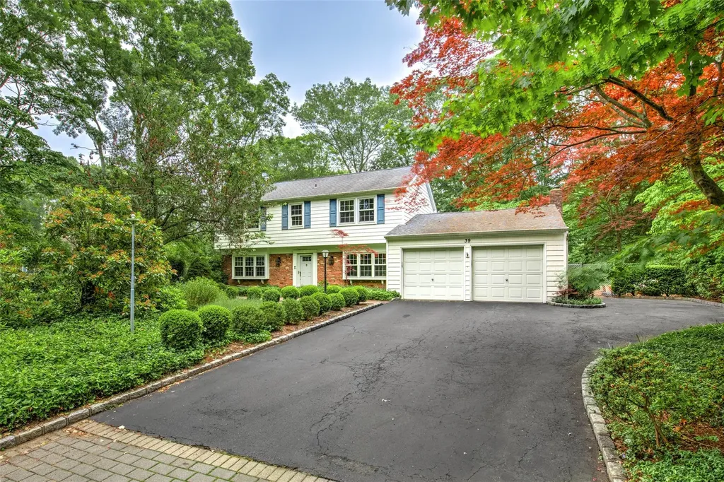 39 Sycamore Circle Stony Brook NY 11790