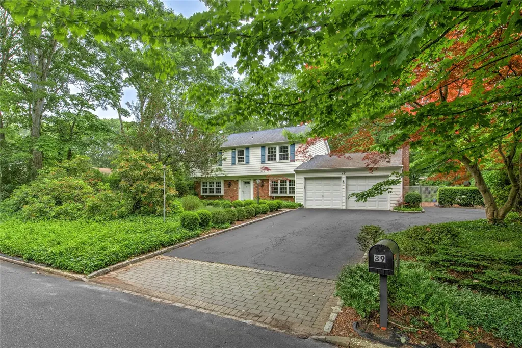 39 Sycamore Circle Stony Brook NY 11790