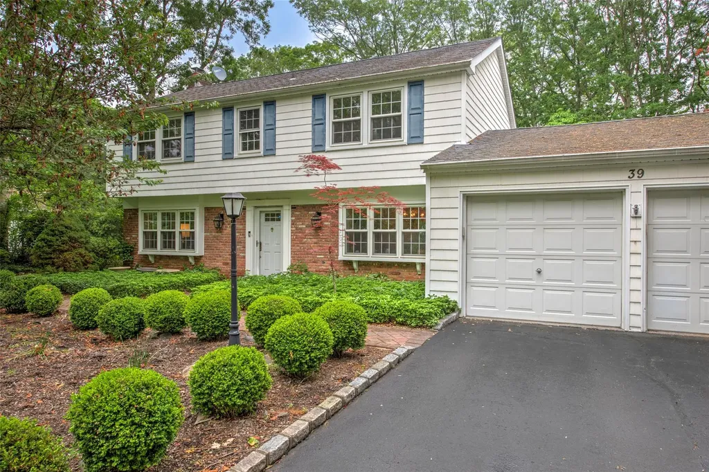 39 Sycamore Circle Stony Brook NY 11790