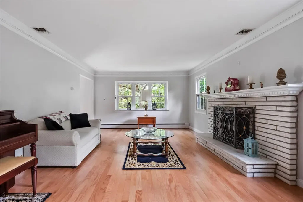 39 Sycamore Circle Stony Brook NY 11790