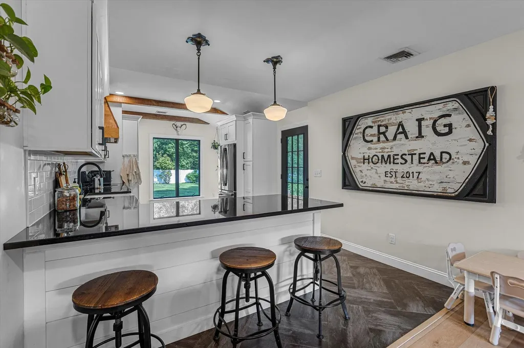 135 Vanderbilt Boulevard Oakdale NY 11769