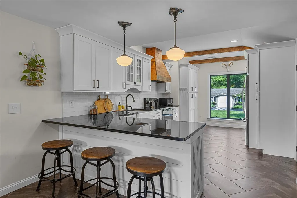 135 Vanderbilt Boulevard Oakdale NY 11769