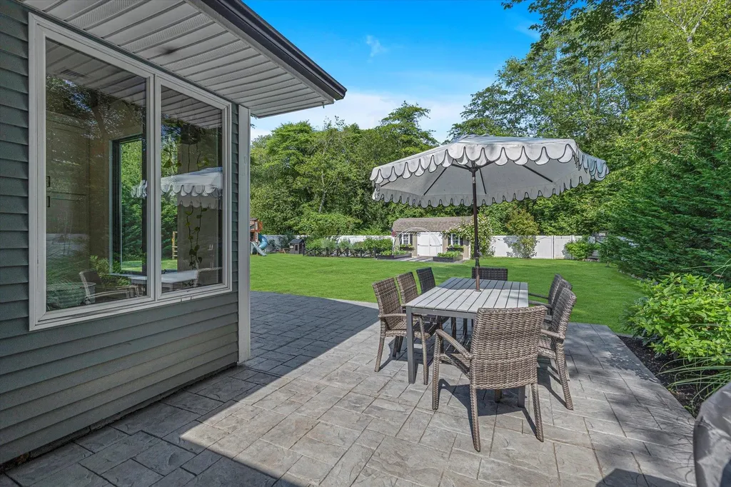 135 Vanderbilt Boulevard Oakdale NY 11769