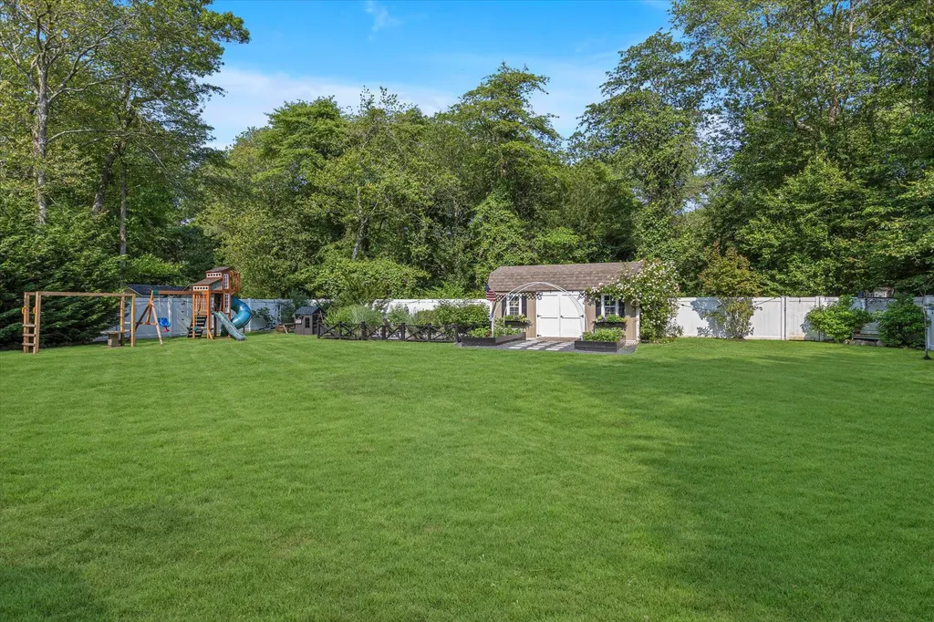 135 Vanderbilt Boulevard Oakdale NY 11769