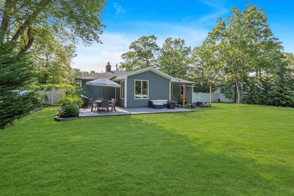 135 Vanderbilt Boulevard Oakdale NY 11769