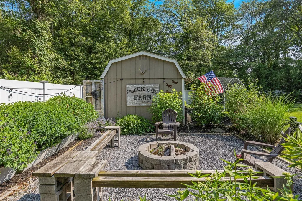 135 Vanderbilt Boulevard Oakdale NY 11769