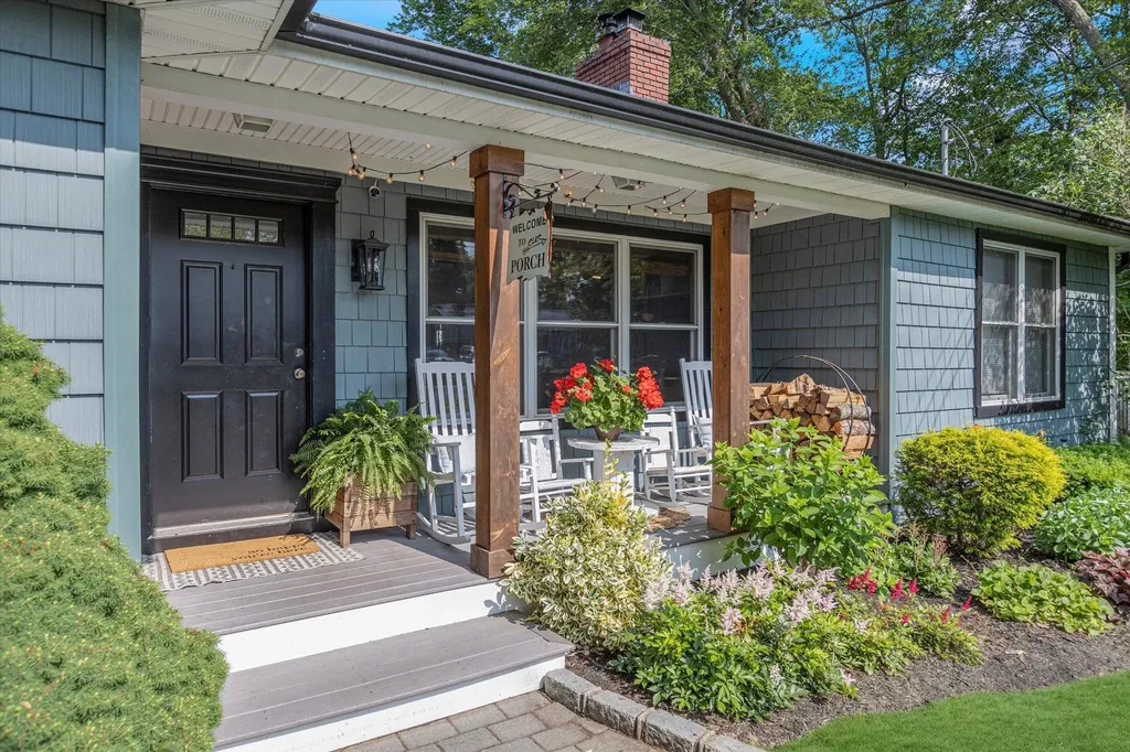 135 Vanderbilt Boulevard Oakdale NY 11769