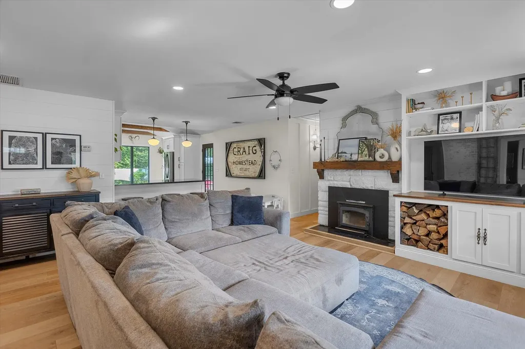 135 Vanderbilt Boulevard Oakdale NY 11769