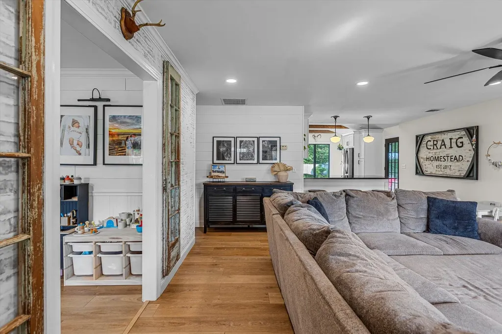 135 Vanderbilt Boulevard Oakdale NY 11769