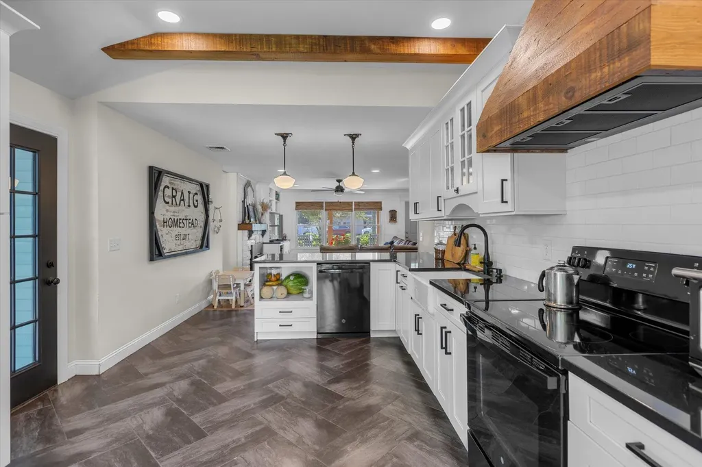 135 Vanderbilt Boulevard Oakdale NY 11769