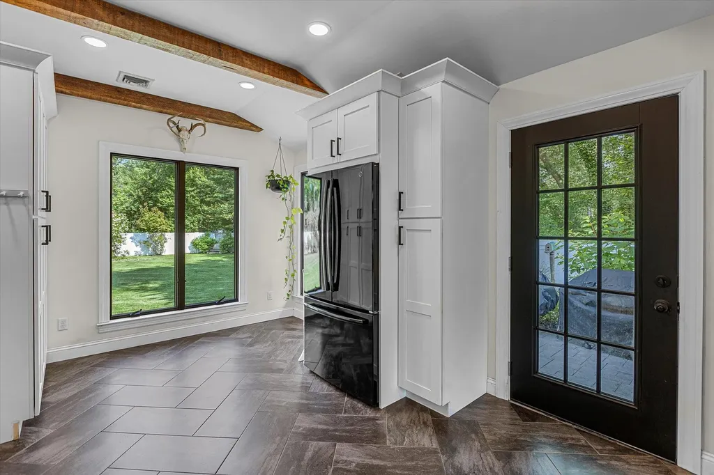 135 Vanderbilt Boulevard Oakdale NY 11769