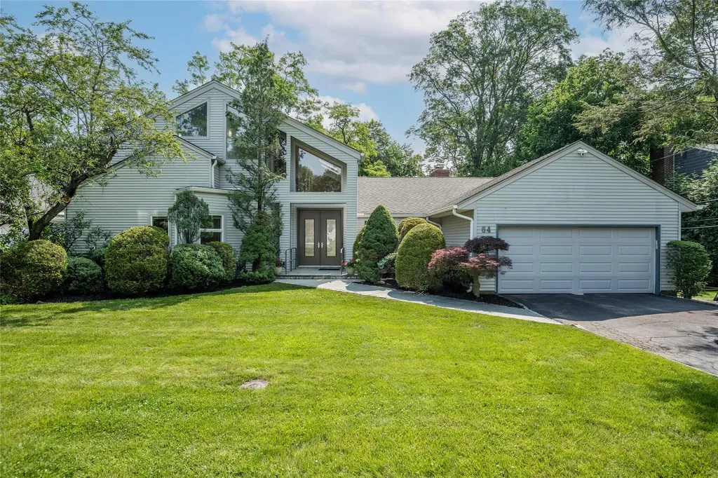 64 Highland Avenue Roslyn NY 11576