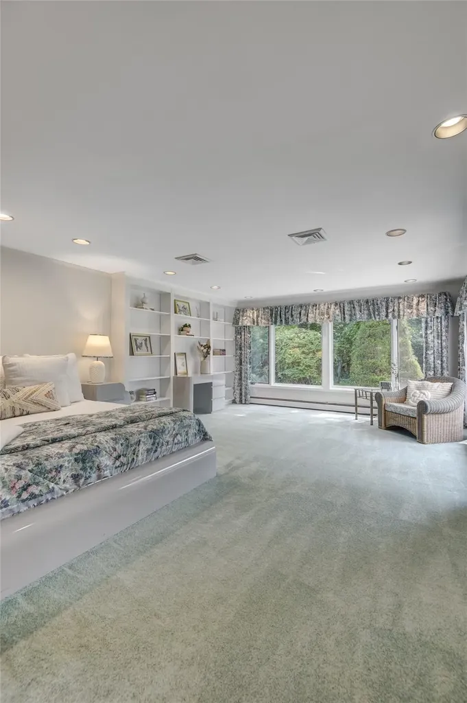 64 Highland Avenue Roslyn NY 11576