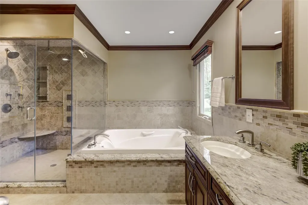 64 Highland Avenue Roslyn NY 11576
