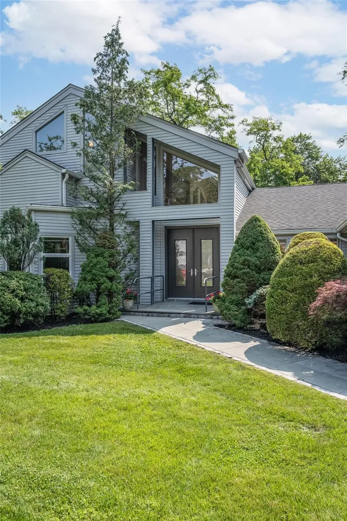64 Highland Avenue Roslyn NY 11576