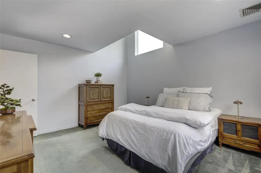 64 Highland Avenue Roslyn NY 11576