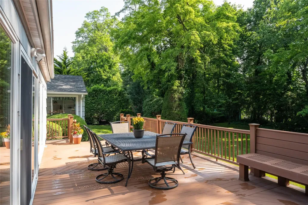 64 Highland Avenue Roslyn NY 11576