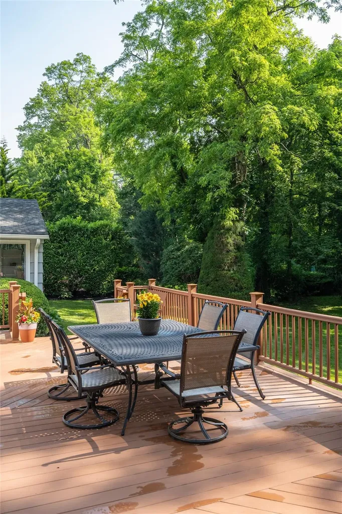 64 Highland Avenue Roslyn NY 11576