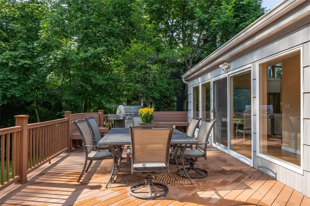 64 Highland Avenue Roslyn NY 11576
