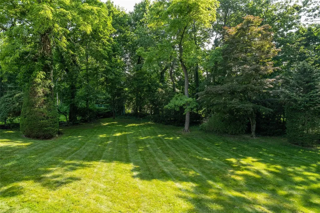 64 Highland Avenue Roslyn NY 11576