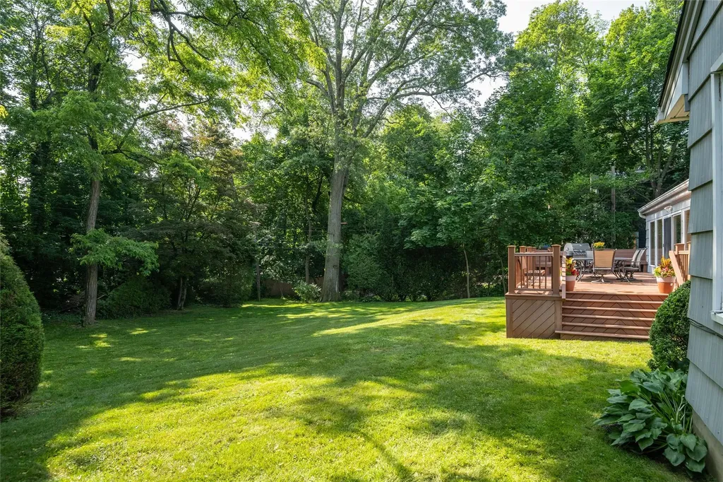 64 Highland Avenue Roslyn NY 11576