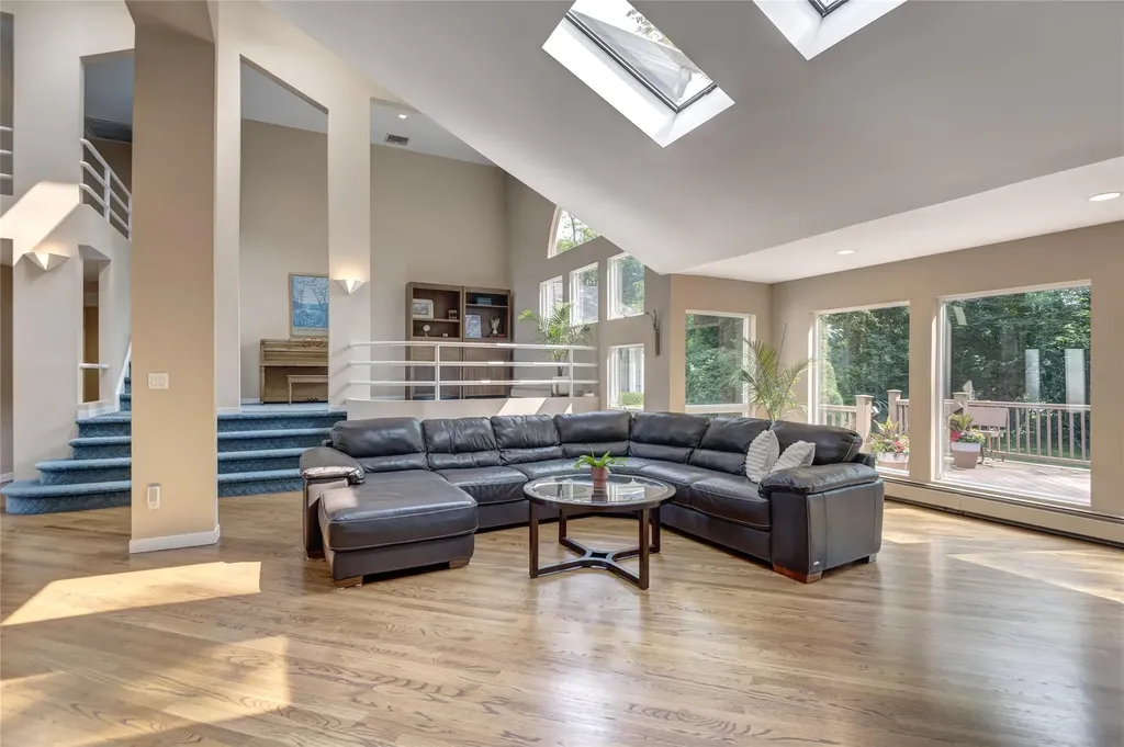 64 Highland Avenue Roslyn NY 11576