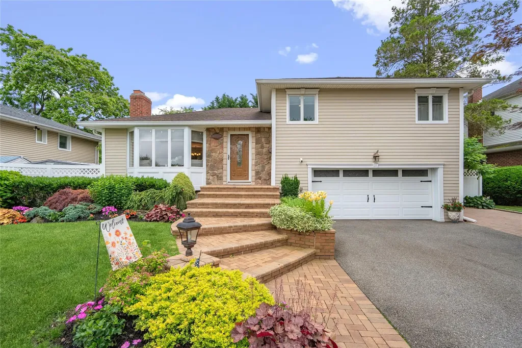 86 Phipps Lane Plainview NY 11803