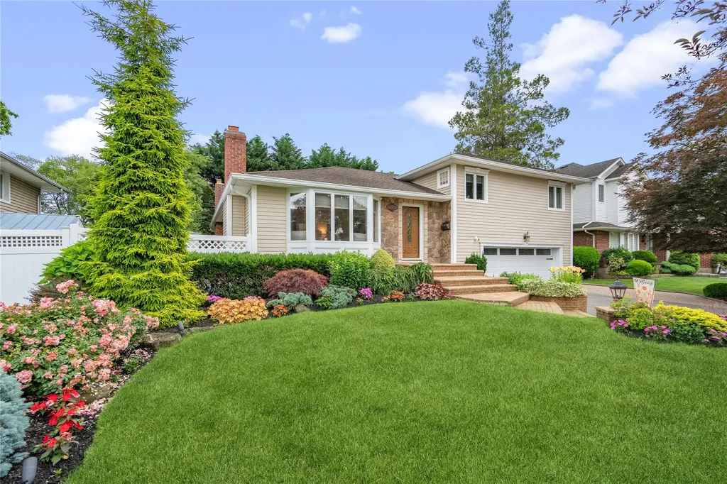 86 Phipps Lane Plainview NY 11803