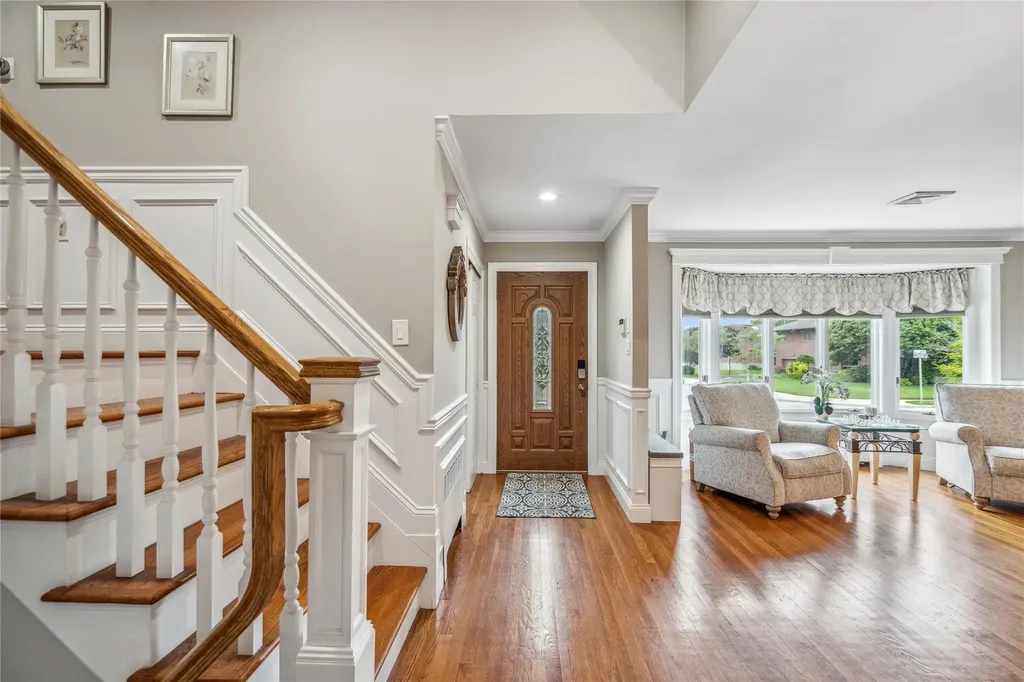 86 Phipps Lane Plainview NY 11803