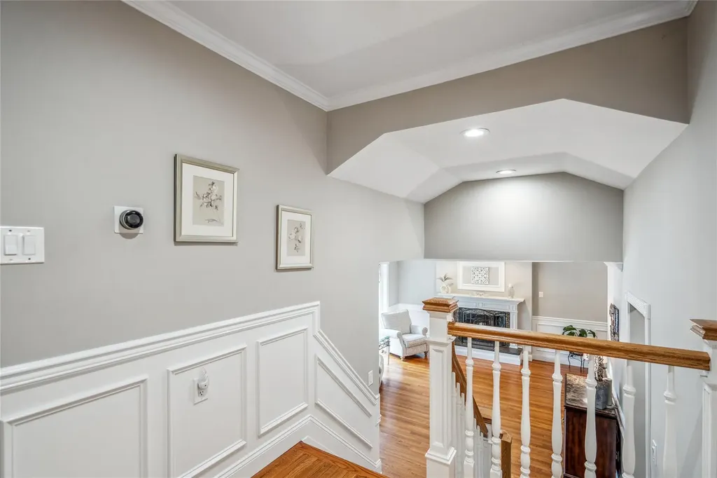 86 Phipps Lane Plainview NY 11803