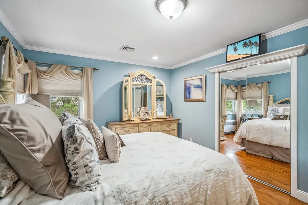 86 Phipps Lane Plainview NY 11803