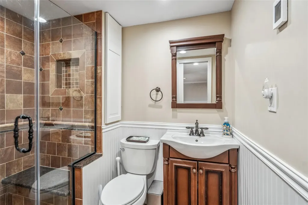 86 Phipps Lane Plainview NY 11803