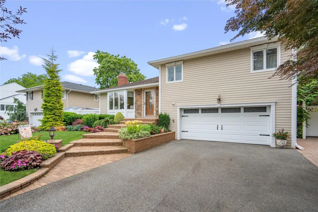 86 Phipps Lane Plainview NY 11803
