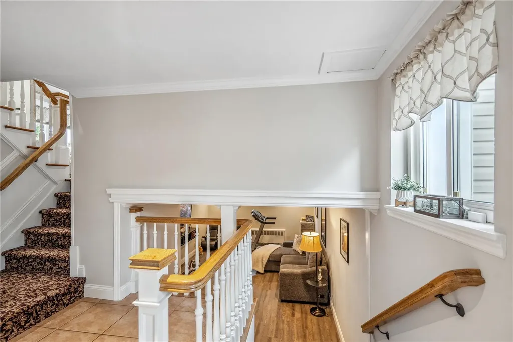86 Phipps Lane Plainview NY 11803