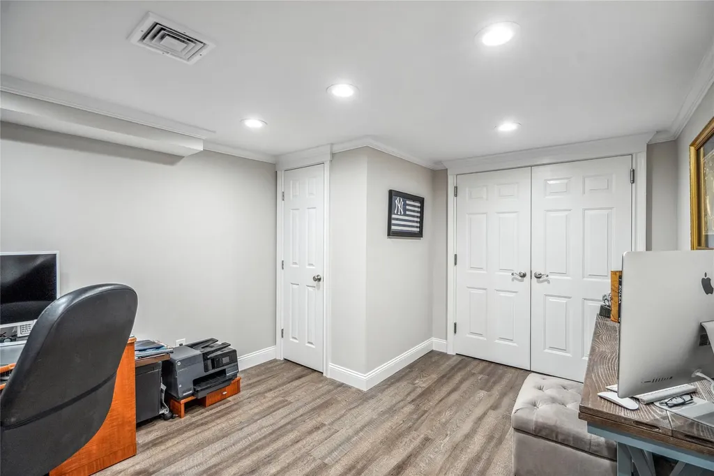 86 Phipps Lane Plainview NY 11803