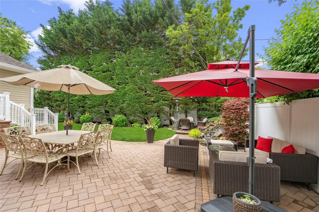 86 Phipps Lane Plainview NY 11803