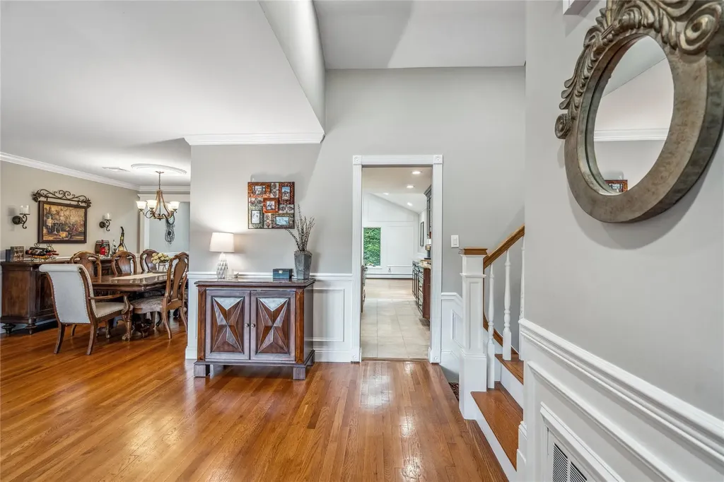 86 Phipps Lane Plainview NY 11803