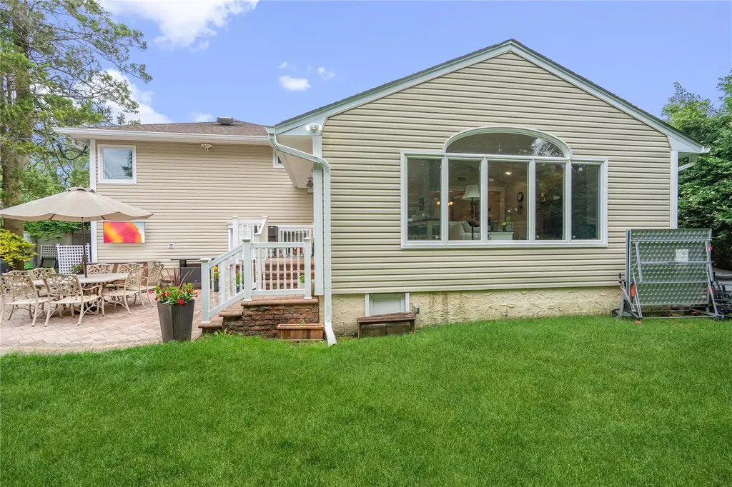 86 Phipps Lane Plainview NY 11803
