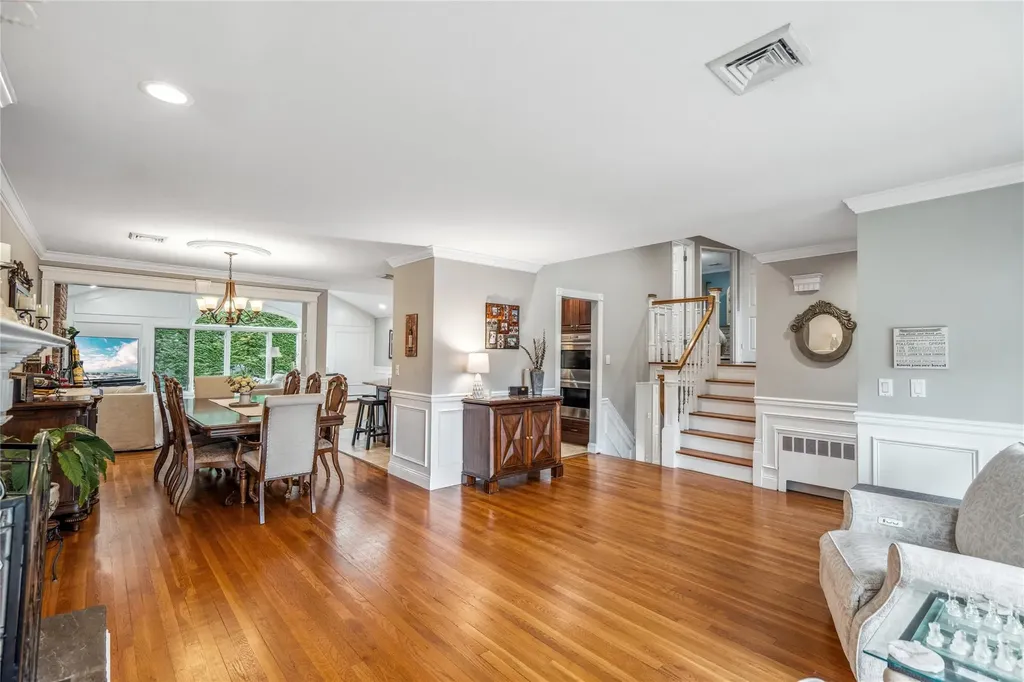 86 Phipps Lane Plainview NY 11803