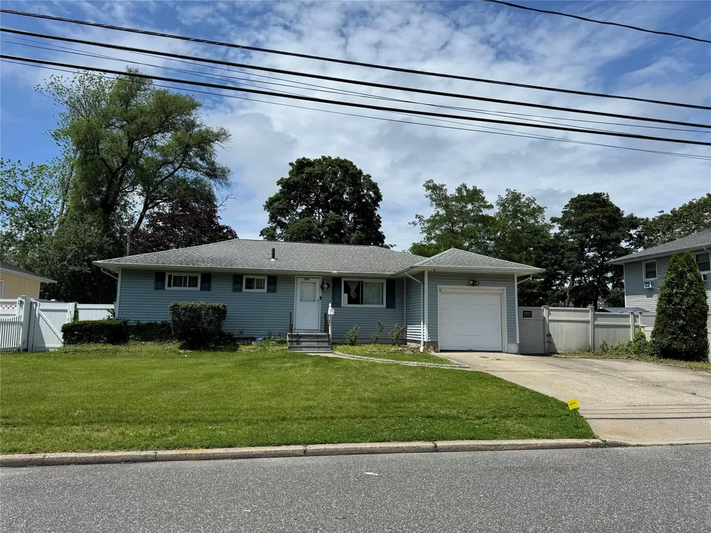 127 New Jersey Avenue Bay Shore NY 11706