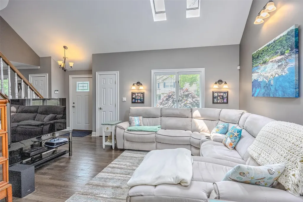 335 Parkside Avenue Miller Place NY 11764