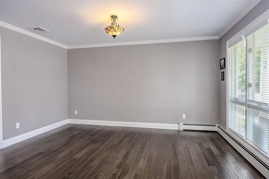 335 Parkside Avenue Miller Place NY 11764