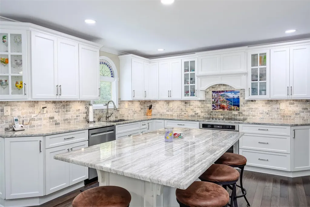 335 Parkside Avenue Miller Place NY 11764