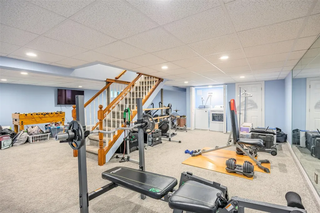 335 Parkside Avenue Miller Place NY 11764