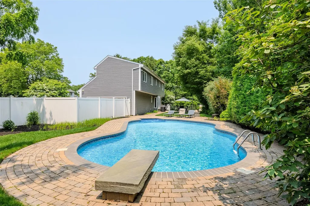 335 Parkside Avenue Miller Place NY 11764
