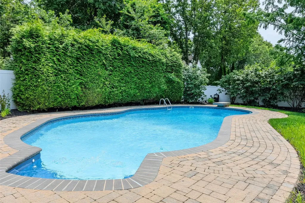 335 Parkside Avenue Miller Place NY 11764